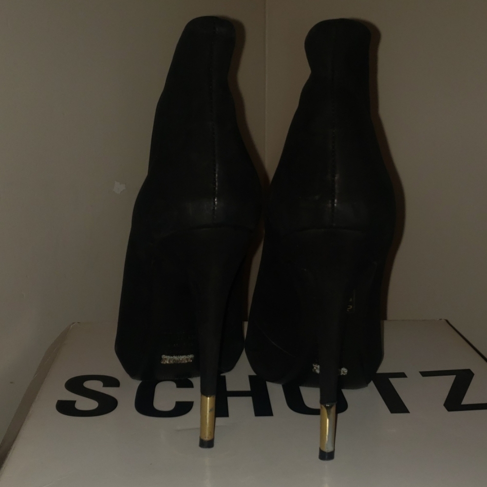 Shoes - Picture 5 of 8
